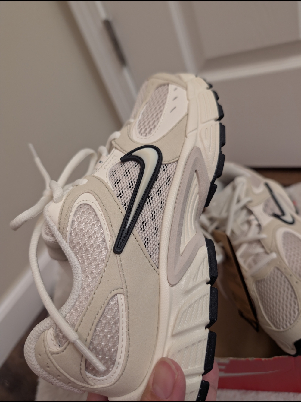 Nike V5 RNR - Cream White! Size 6 Women Or 4.5 Men - Picture 4 of 6